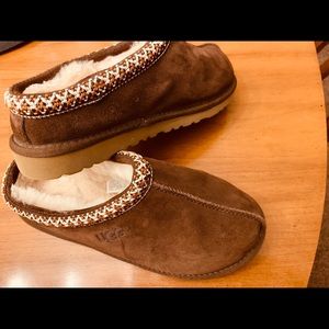 Ugg youth girls/woman’s Tasman suede slip on new